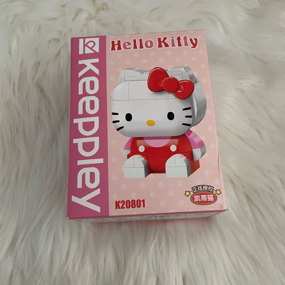 🎁3/$30 BNIB Cute Hello Kitty Block Figure